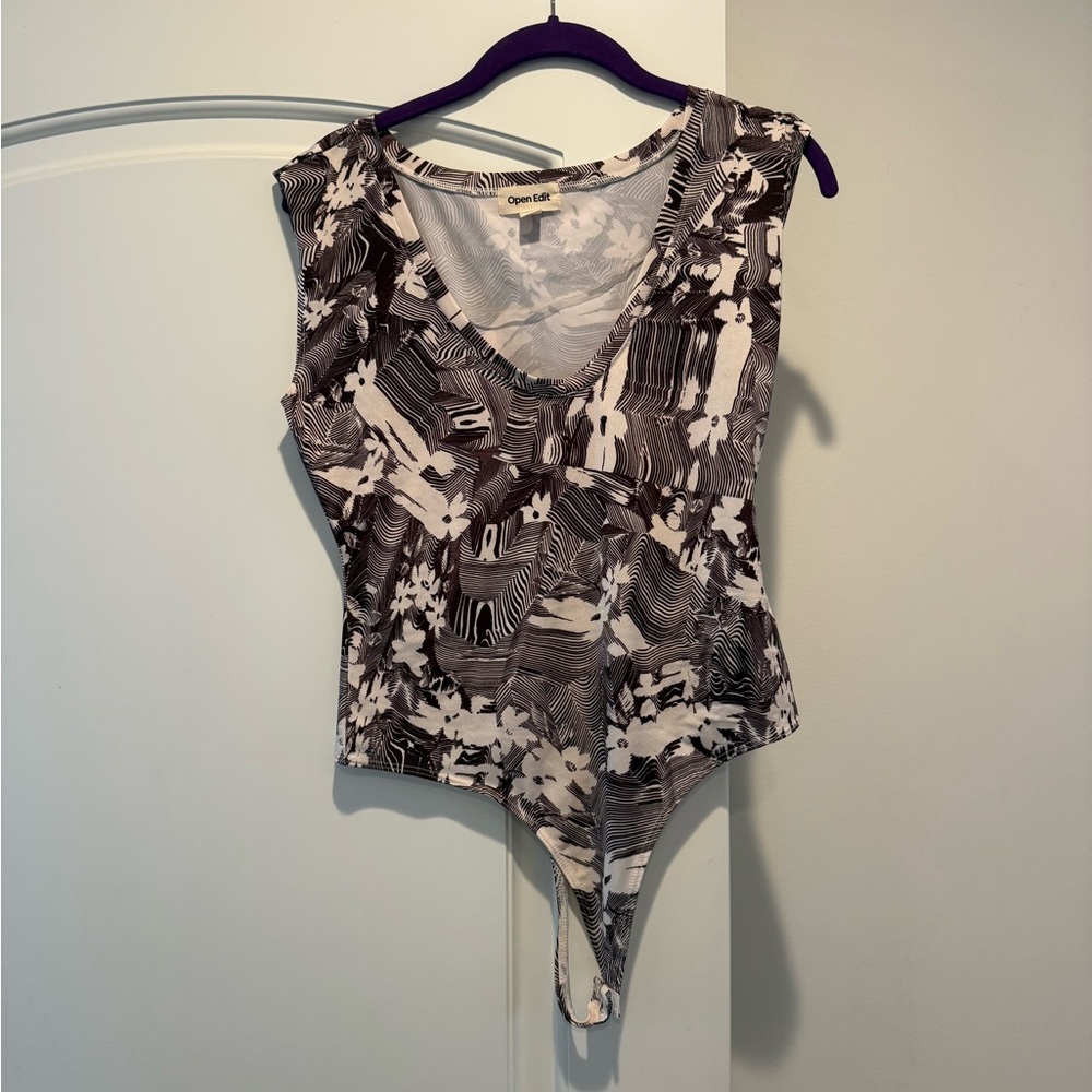 Women's Black and White Patterned Top